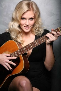 Get Tickets For Fallon Franklin @ Dosey Doe on July 29th, 2022 Fallon Franklin