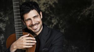 Pablo Sáinz Villegas - Solo performing live music at Dosey Doe in The Woodlands