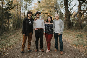 Honey Folk performing live music at Dosey Doe in The Woodlands