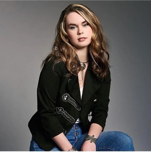 Kaitlyn Kohler - Wednesday Singer-Songwriter "Pass The Boot" performing live music at Dosey Doe in The Woodlands