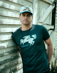 Matt Stell performing live music at Dosey Doe in The Woodlands
